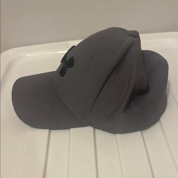 Under Armour Dark Gray Cap - Picture 4 of 5
